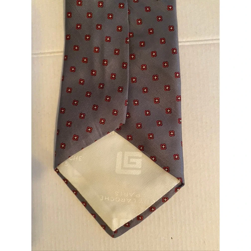 Guy Laroche Paris Mens Silk Necktie Grey Red Geometric Medallion Pattern Tie